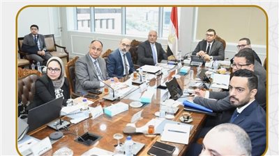 وزير الإسكان يبحث مع رئيس المركز الوطني لاستخدامات أراضي الدولة عدد من الملفات المشتركة 