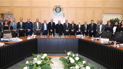 أيمن العشري يشيد بمحاور اجتماع مركز تحديث الصناعة.. داعمة للاقتصاد القومي