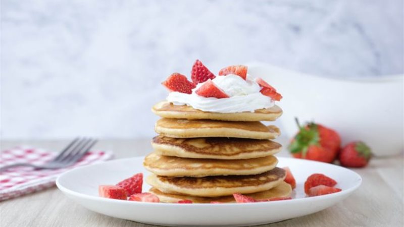 طريقة عمل بان كيك بالفراولة والكريمة