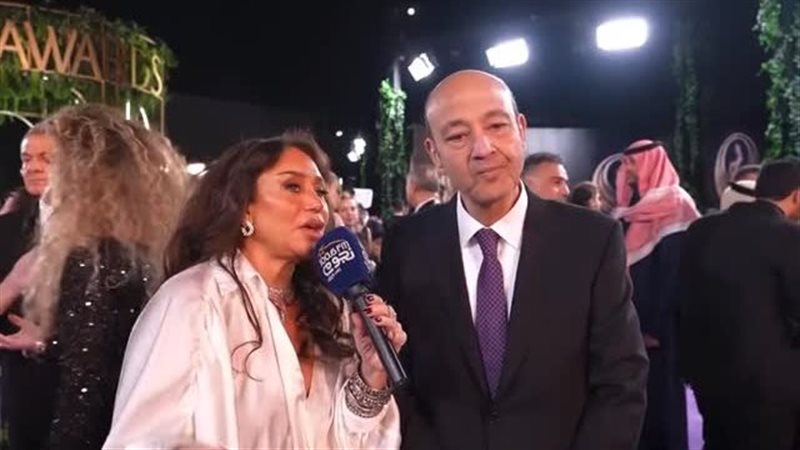 عمرو أديب مع إنجي علي في joy awards 
