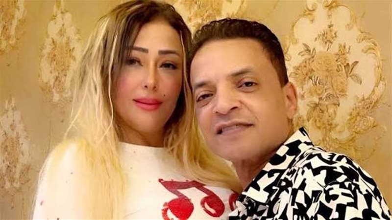 طارق الشيخ مع زوجته 