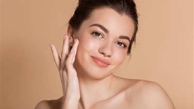 لمحاربة علامات الشيخوخة ..  أفضل روتين للعناية ببشرتك في سن الأربعينيات