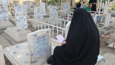 هل عدم زيارة المقابر يُحزن المتوفين؟   أمين الفتوي يُجيب