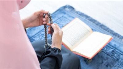 تفسير حلم الصلاة على النبي في المنام للعزباء والمتزوجة