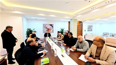 وزير الإسكان يعقد اجتماعًا بمقر جهاز 