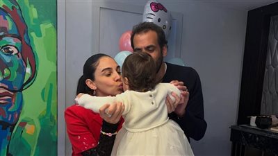 سلمى أبو ضيف تحتفل بعامها الأول في الأمومة… عيد ميلاد صوفيا بأجواء عائلية دافئة