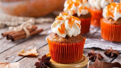 مغذي ولذيذ.. طريقة عمل كب كيك  الجزر والقرفة بخطوات بسيطة