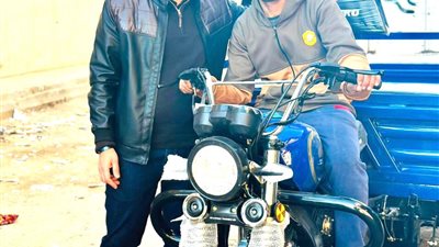 نائب محافظ سوهاج يتبرع ب �تروسيكل� لشاب مريض 