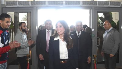 وزيرة الإسكان تصل إلى ديوان عام الوزارة عقب أداء اليمين الدستورية أمام الرئيس