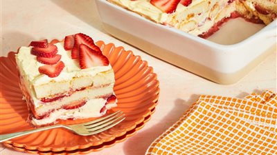 حلويات بسيطة بمكونات متوفّرة .. طريقة عمل تيراميسو الفراولة