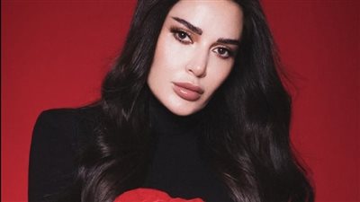 سيرين عبد النور تحتفي بيوم عيد الحب بإطلالة كوتور تجمع الرقي والجرأة