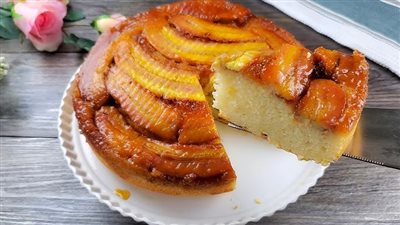 طريقة عمل كيكة العسل بحشوة الموز المكرمل في مطبخك 