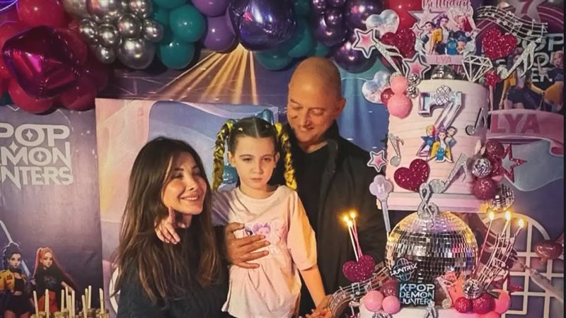 نانسي عجرم مع زوجها وابنتها