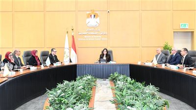 وزيرة الإسكان تتابع مستجدات ملفات تقنين الأوضاع بالأراضي المضافة لعدد  من المدن الجديدة