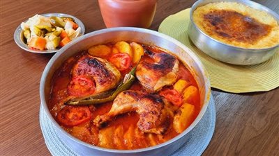 طريقة عمل صينية الفراخ بالبصل المكرمل والبطاطس على سفرة رمضان 