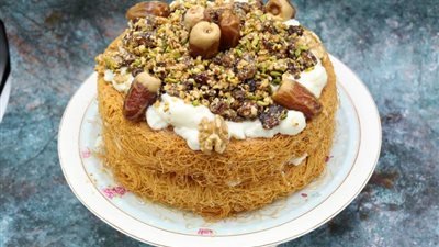 حلويات رمضانية سهلة ولذيذة .. طريقة عمل الكنافة بالتمر  