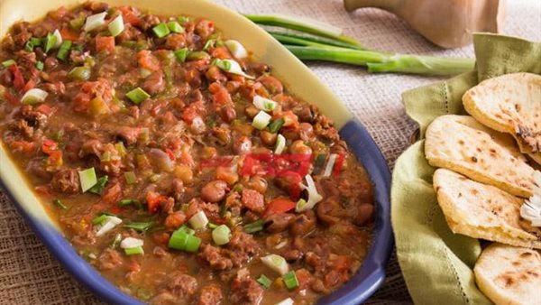 طريقة عمل الفول بالسجق الإسكندراني