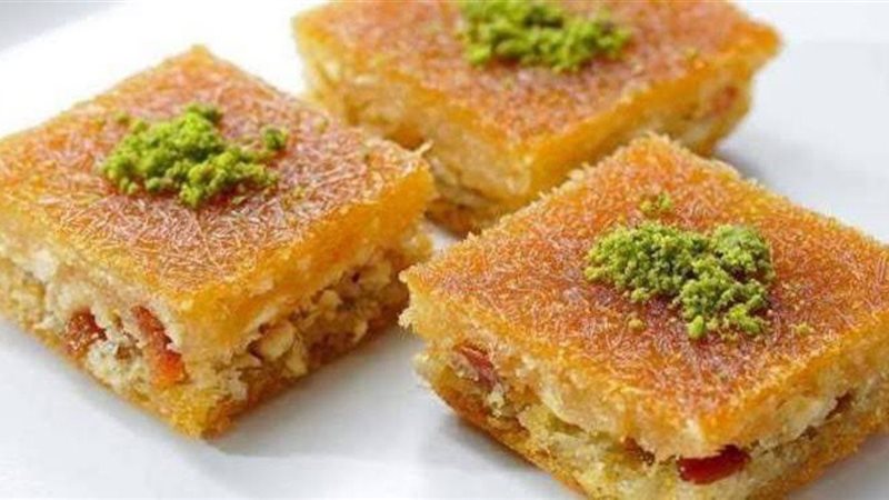 طريقة عمل الكنافة بالزبيب وجوز الهند  