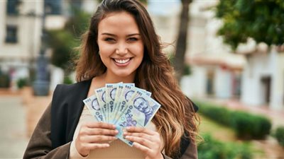 بشارة خير أم علامة شر؟  .. تفسير رؤية النقود الورقية في المنام لابن سيرين