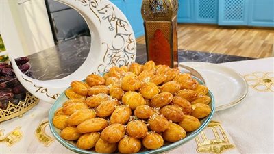 حلوى شهية بعد الإفطار .. طريقة عمل رموش الست بأقل التكاليف   