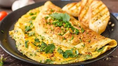  لوجبة سحور صحية ومشبعة .. طريقة عمل أومليت البيض بالسبانخ