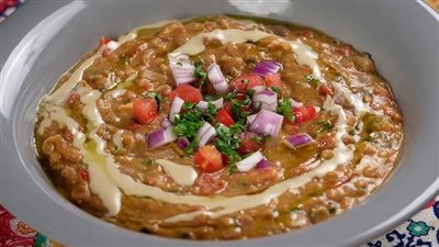 طريقة عمل الفول المدمس بالزيت الحار على مائدة السحور