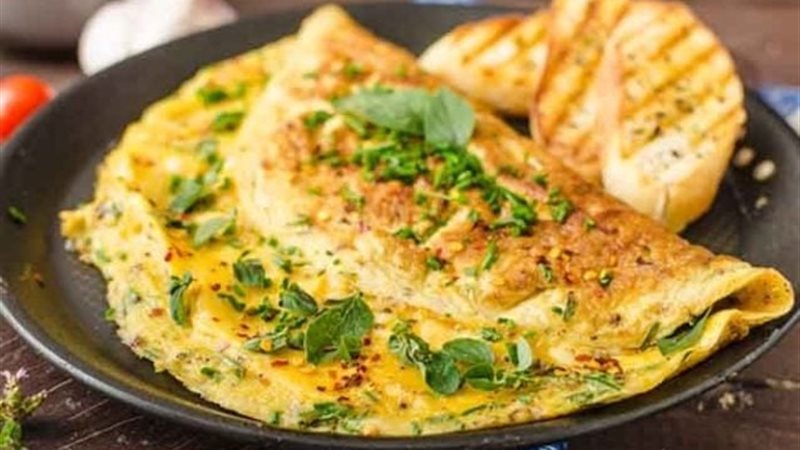 طريقة عمل أومليت البيض بالسبانخ