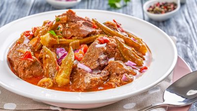 طريقة عمل طاجن البامية باللحمة الضاني على سفرة رمضان 