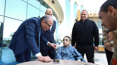 سفير تركيا بالقاهرة صالح موطلو شن يزور مستشفى الناس الخيري