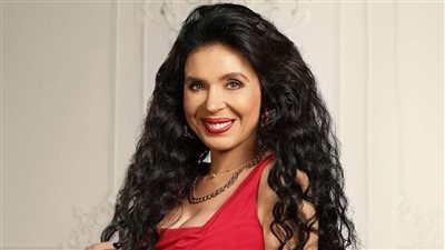 دينا تكشف سر عن رقص مي عمر.. ومفاجأة عن زيجاتها التسعة 