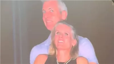 كريستين كابوت تكشف تفاصيل “قبلة كولدبلاي” وردود الفعل العنيفة