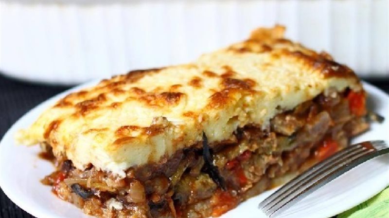 طريقة عمل مسقعة  الباذنجان بالبشاميل