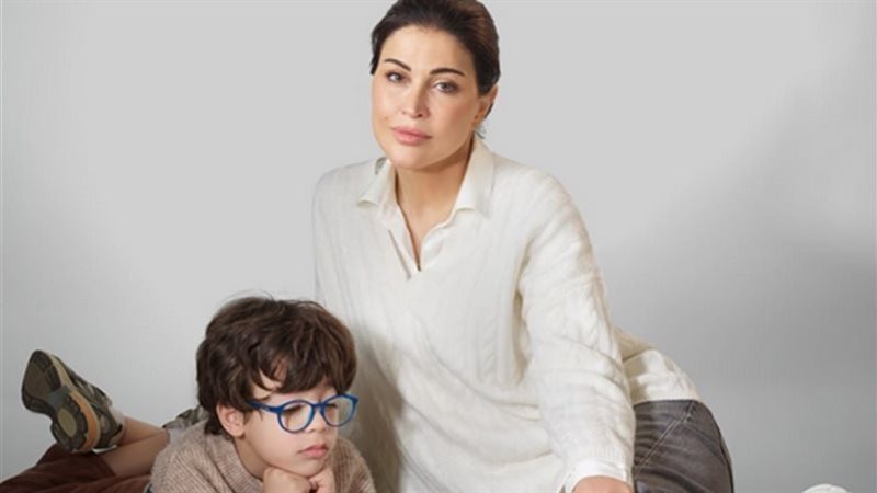 جومانا مراد في اللون الأزرق 