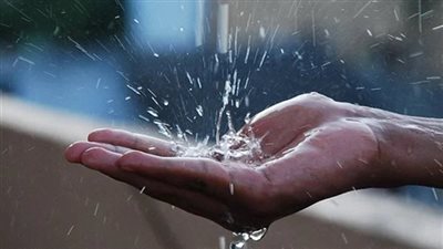 تفسير رؤية المطر في المنام للعزباء والمتزوجة والحامل 