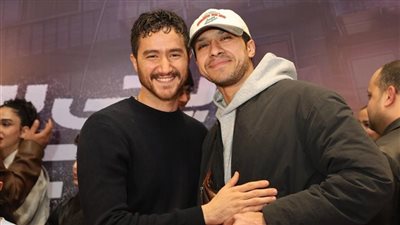 عصام عمر يفاجئ الجمهور بدور جديد… من أمام الكاميرا إلى كرسي الإنتاج 