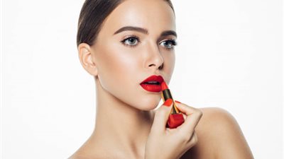 لإطلالة جذابة ومشرقة.. أفضل ألوان  أحمر الشفاه لربيع  2026