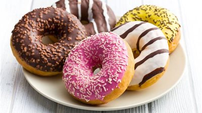 طريقة عمل الدونات اللذيذة بخطوات بسيطة في المنزل زي المحلات 