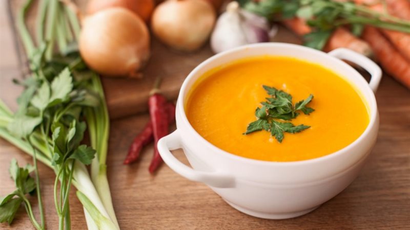 طريقة عمل شوربة العدس بالشعيرية