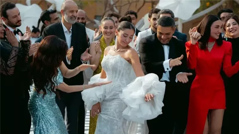 فساتين الزفاف مع دينا الشربيني في اتنين غيرنا 