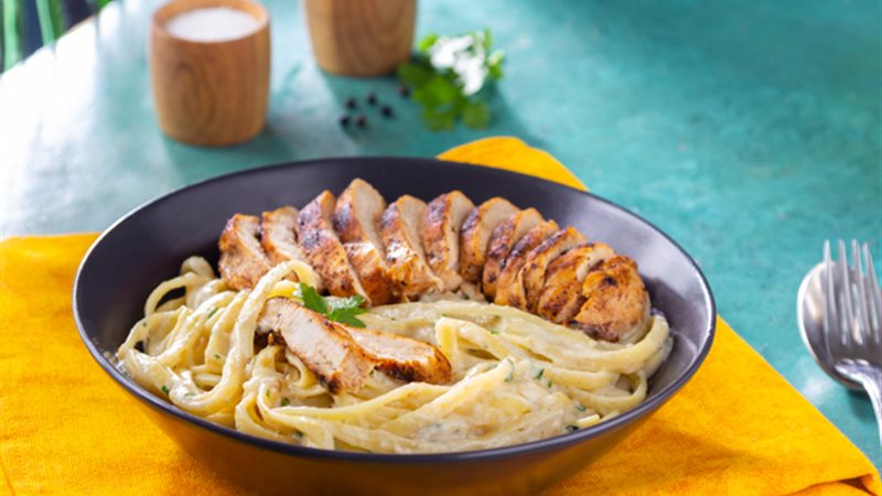  مكرونة ألفريدو بالدجاج