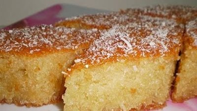 طريقة عمل بسبوسة جوز الهند بخطوات بسيطة مثل المحلات 