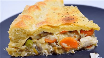 طريقة عمل فطيرة الدجاج بالخضار والكريمة بخطوات بسيطة