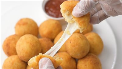 سهلة وشهية.. طريقة عمل كفتة البطاطس المقلية بالموزاريلا