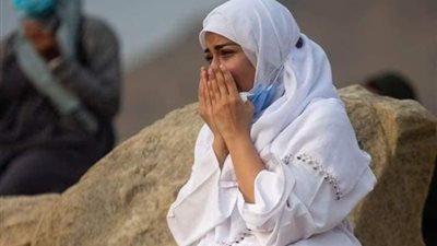 هل يجوز سفر المرأة بدون محرم لأداء فريضة الحج؟  .. الإفتاء تُجيب