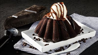 طريقة عمل المولتن كيك بالشوكولاتة بخطوات بسيطة مثل المحلات 