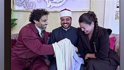 حقيقة زواج أحمد فهمي وأسماء جلال.. صورة أشعلت السوشيال ميديا