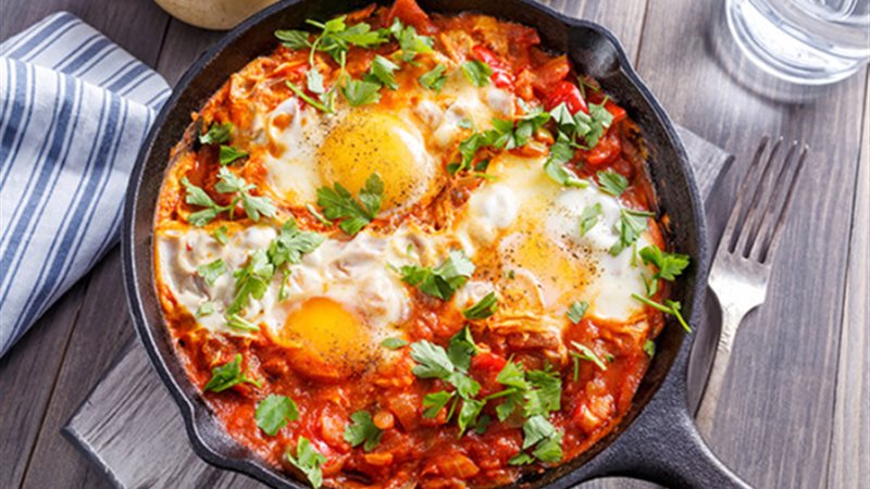 طريقة عمل الشكشوكة  بالبصل والطماطم بالفرن 