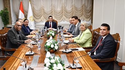 وزير الشباب والرياضة يلتقي مسؤولي شركة المقاولون العرب لإدارة المرافق  