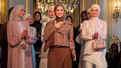 باريس تحتضن أسبوع الموضة المحتشمة لأول مرة.. الحجاب يسيطر على الأجواء