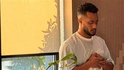 صورة محمد رمضان في المطار تشعل الجدل .. بين الإشادة والانتقادات